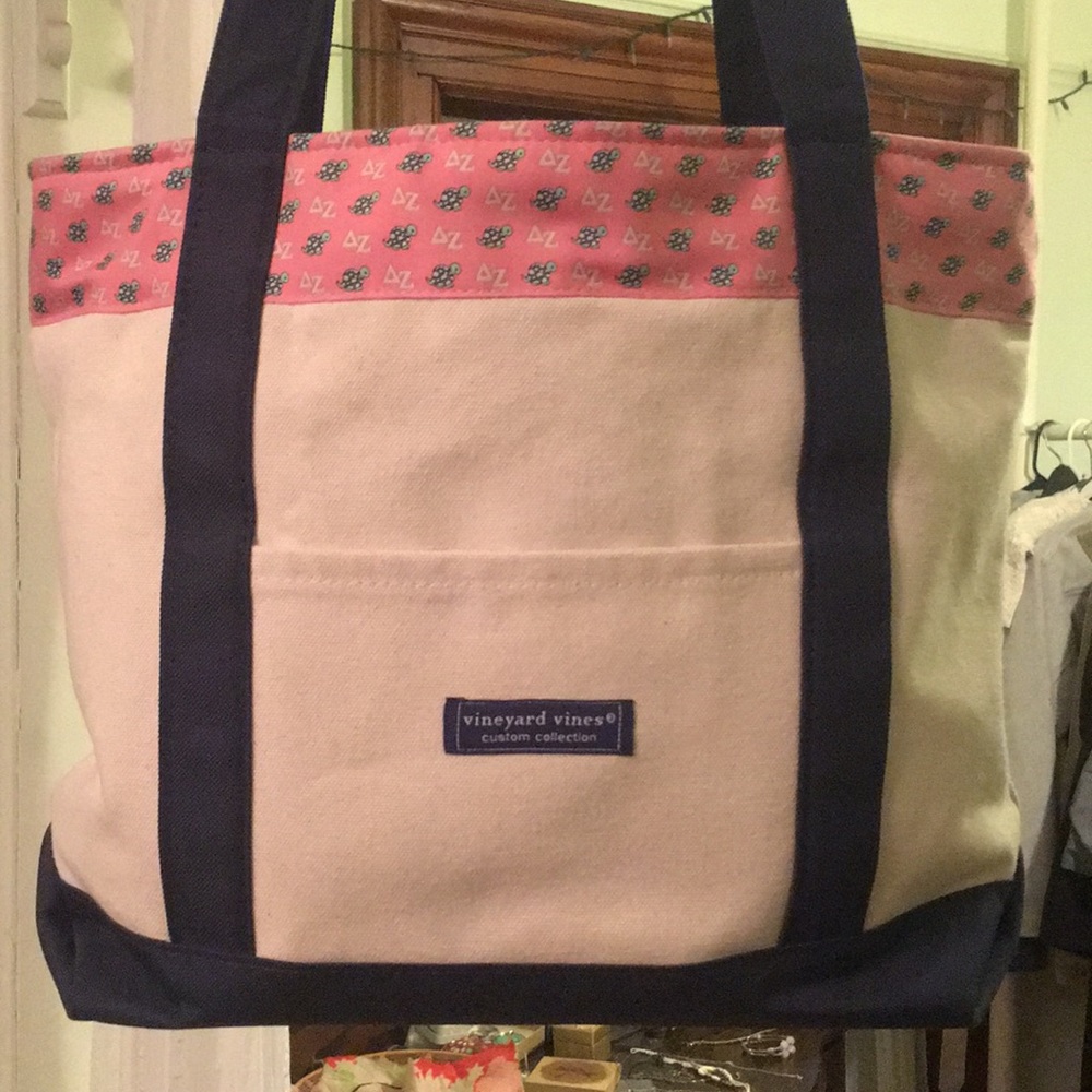 Vineyard Vines Delta Zeta Tote